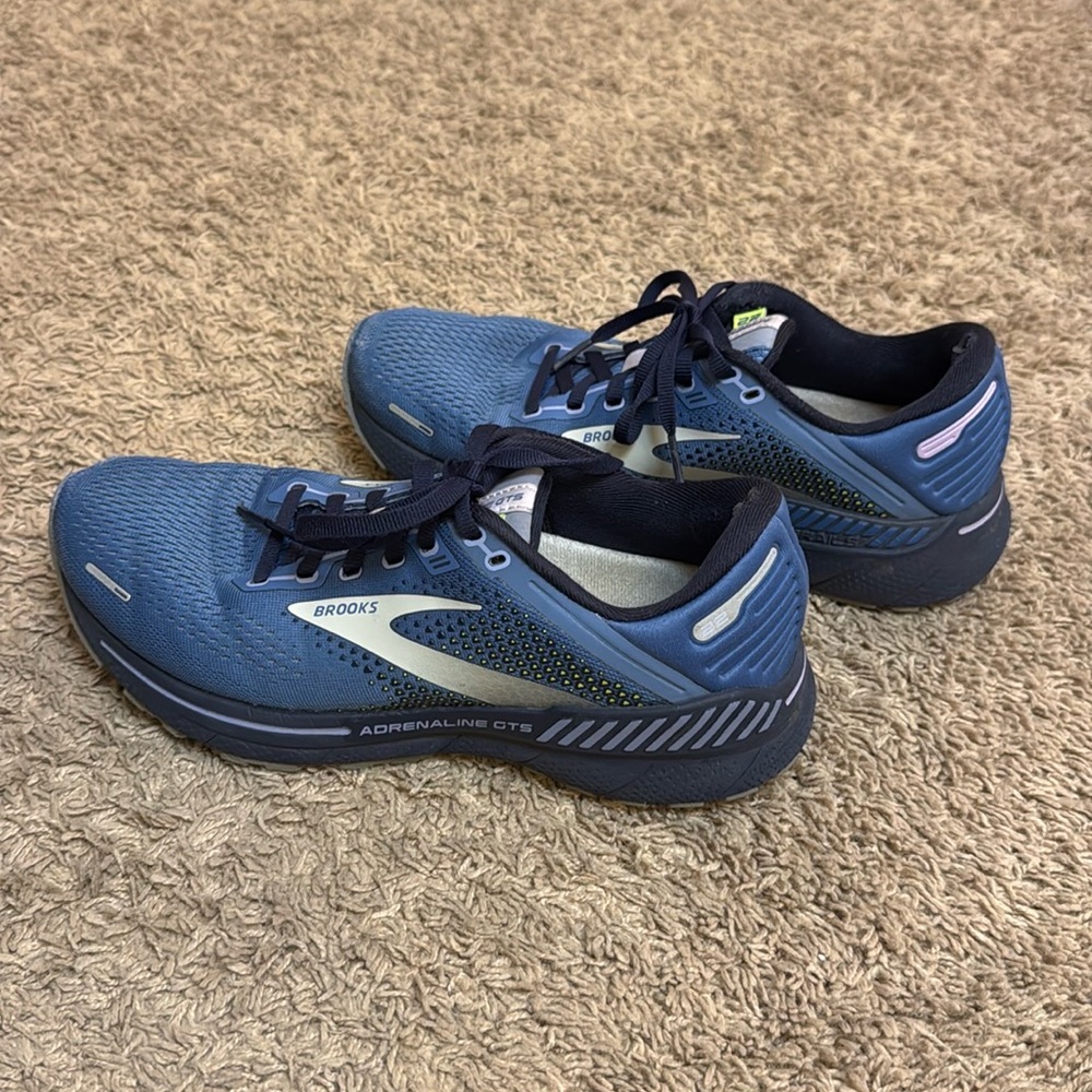 Brooks Adrenaline GTS 22